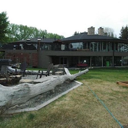 Roundhouse Grotto Panzió YYC Kültér fotó